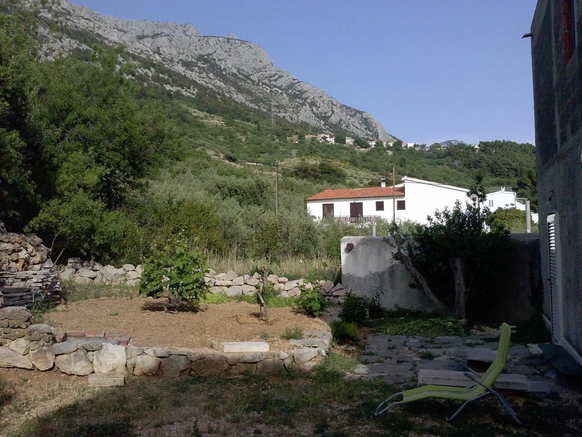 Holiday Home With Free Parking By The Beach Brela Exterior photo